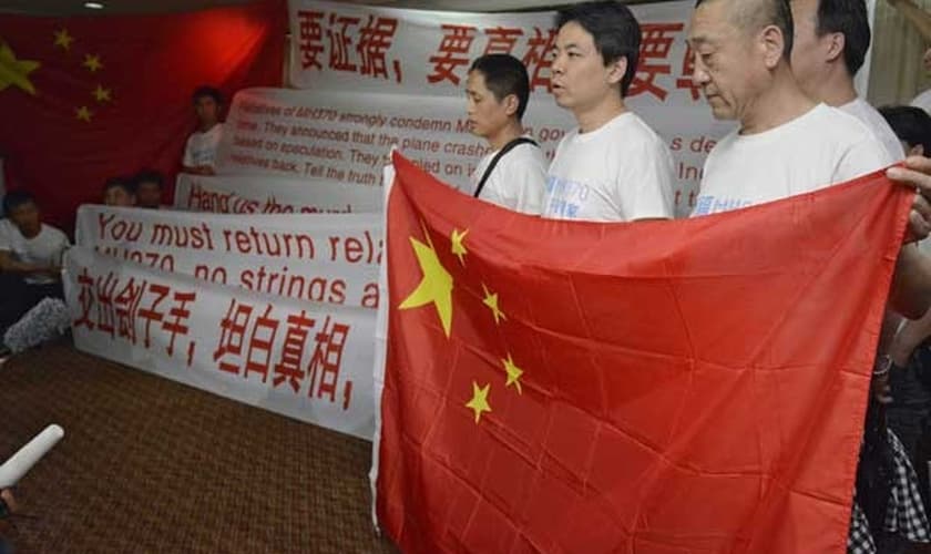Familiares chineses de passageiros desaparecidos querem mais explicações sobre o voo MH370 da Malaysia Airlines.