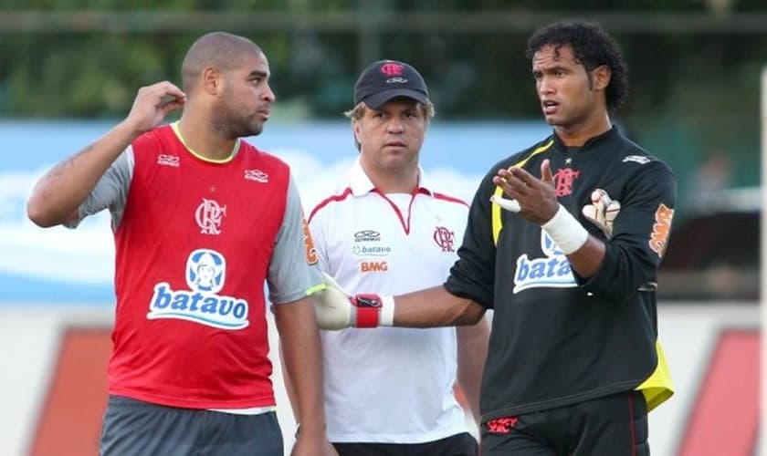 Goleiro Bruno e Adriano nos tempos de Flamengo, em maio de 2010, um mês antes de Eliza ser assassinada- 03.05.2010