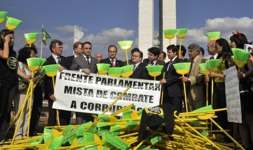 Criada por deputado evangélico, lei que classifica a corrupção como crime hediondo será votada nesta semana