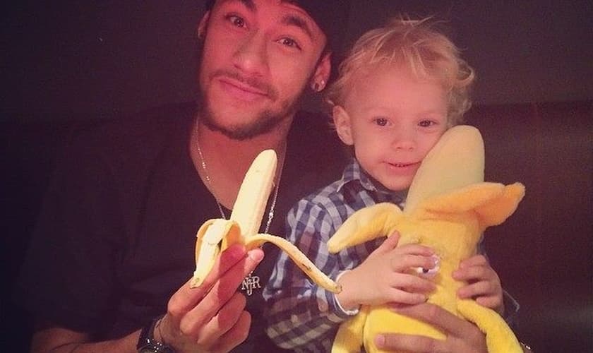 Neymar apoia Daniel Alves