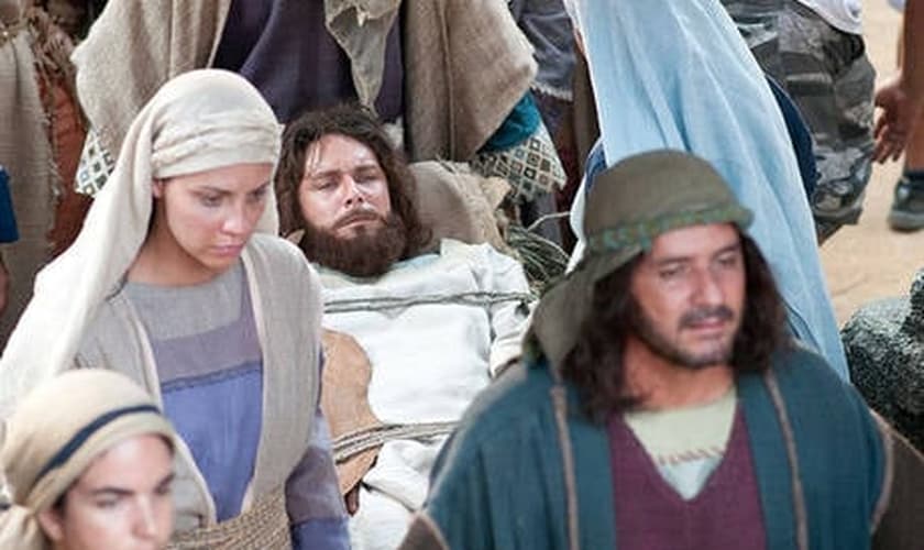 "A Cura do Paralítico de Cafarnaum" será o episódio de hoje em "Milagres de Jesus"