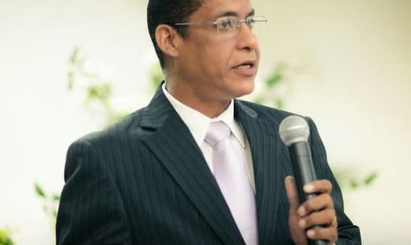 "Os psicólogos evangélicos não são curandeiros", diz pastor e ex-gay Joide Miranda