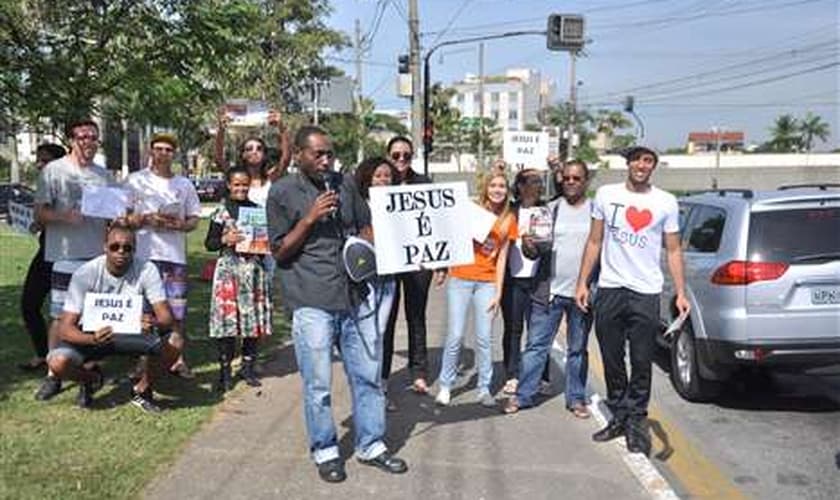 Agressão contra evangélico motiva protesto em Volta Redonda (RJ)