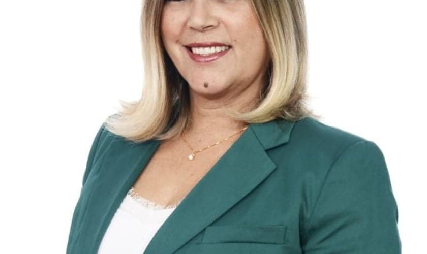 Cassação de Marisa Lobo é anulada e psicóloga comemora: "Resposta de Deus"