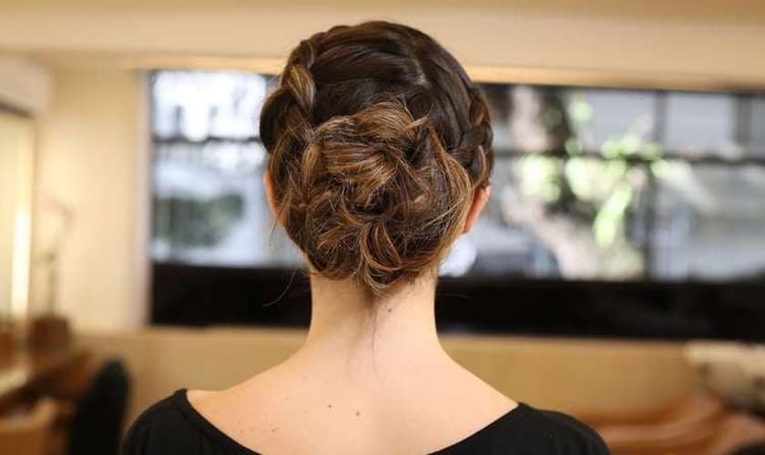 coque baixo com trança dupla