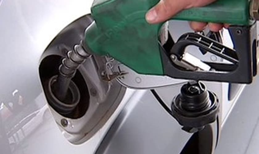 Preço da gasolina deve subir neste ano