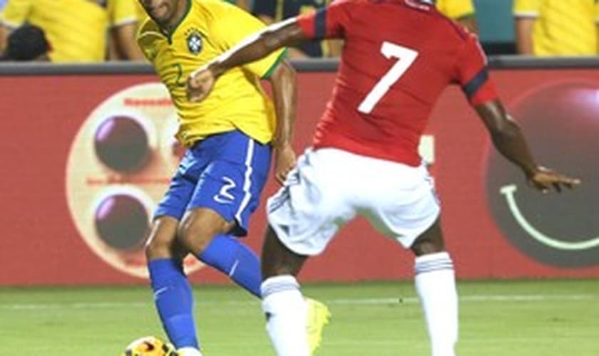 Maicon jogou a partida contra a Colômbia na última sexta-feira