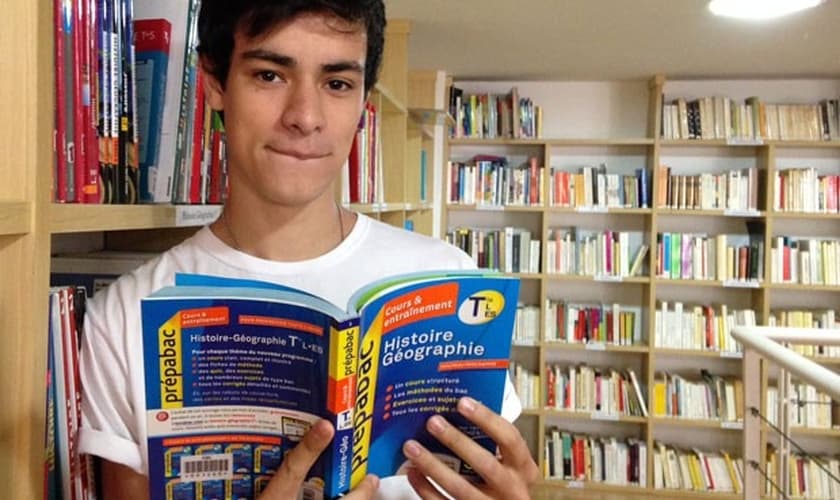 O inglês Thomas Valay, de 18 anos, estuda em uma escola francesa em São Paulo e vai fazer o Enem