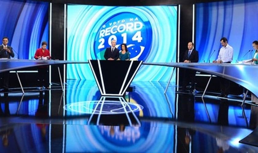 Os candidatos no estúdio durante o quarto debate entre presidenciáveis da campanha eleitoral