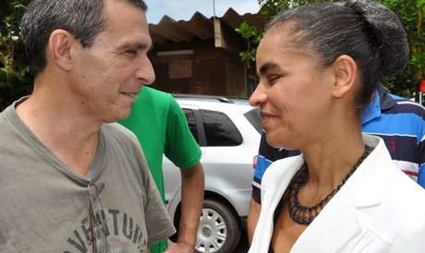 Antônio Alves ao lado de Marina Silva em encontro no Acre
