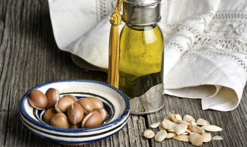 Para fortalecer as unhas, confira os óleos que nutrem profundamente