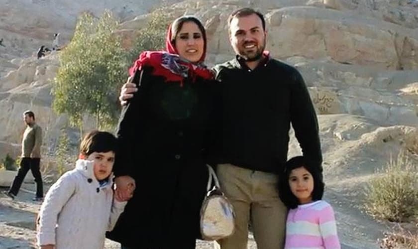 Pr. Saeed Abedini ao lado da esposa