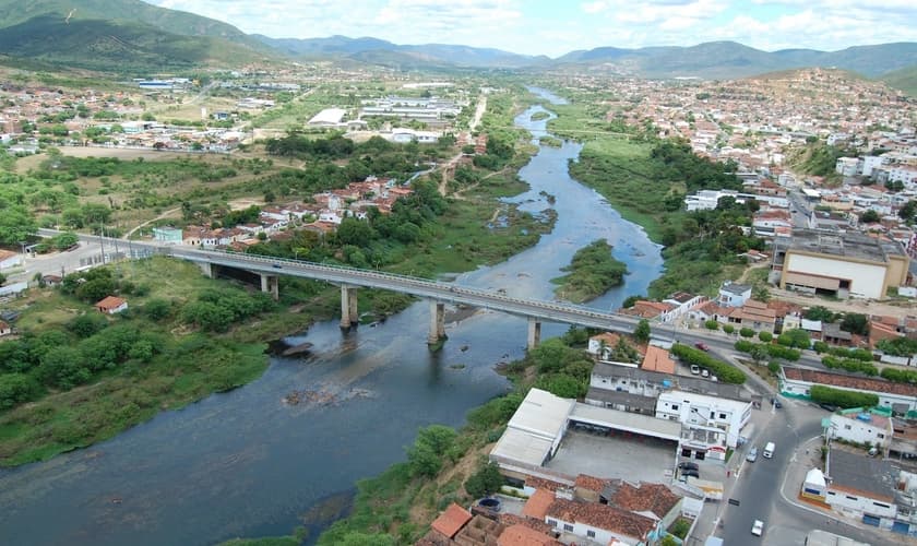 Chuvas voltam a cair e rios renascem em cidades da Bahia