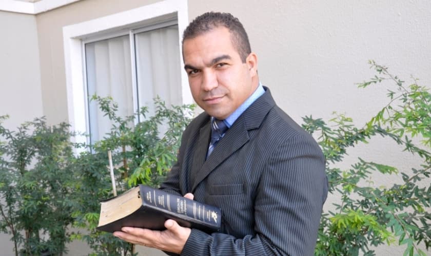 Pastor Giuliano Ferreira chegou a fazer mais de 300 filmes pornográficos e hoje testemunha sua transformação