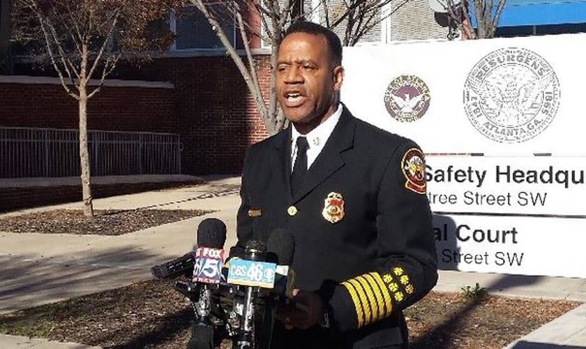 O livro de Cochran, "Who Told You That You Were Naked" ("Quem te disse que estavas nu"), menciona a homossexualidade em uma página (número 160)