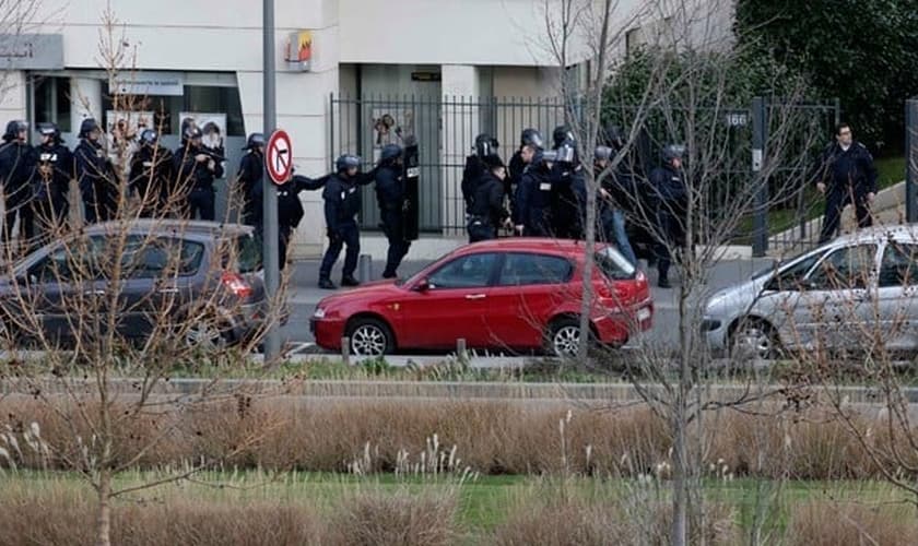 Ainda sob tensão dos ataques recentemente ocorridos, franceses temeram que o crime tivesse alguma relação com o terrorismo.