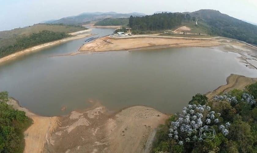 Governador do Rio pede para que a população economize água e descarta reajuste