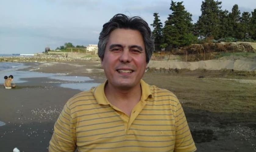 O pastor Behnam Irani, de 43 anos, foi preso por suas atividades em uma igreja evangélica em Karajr, no Irã.