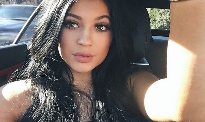 Kylie Jenner inspira as adolescentes a terem lábios carnudos