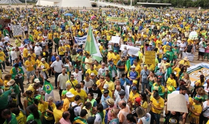 Milhares de brasileiros protestaram neste domingo