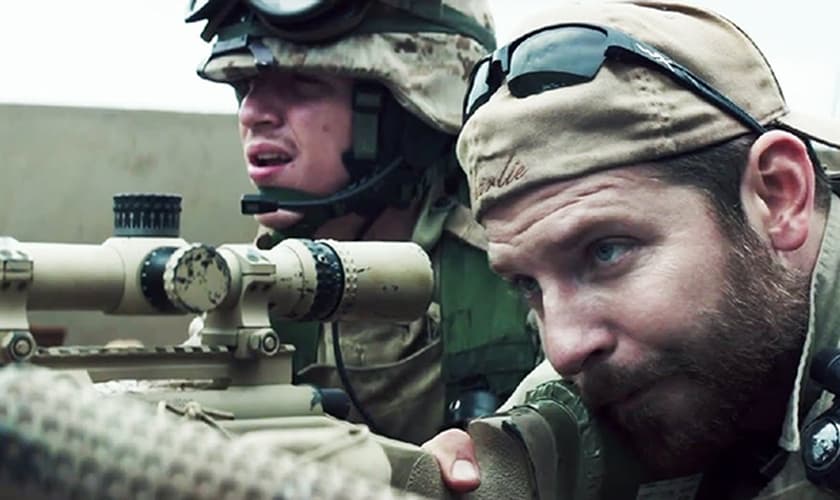 Ator Bradley Cooper no filme Sniper Americano
