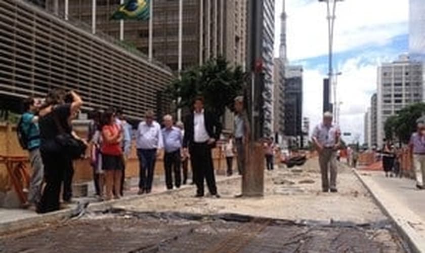 Paralisação das obras de ciclovia no canteiro central da Av. Paulista