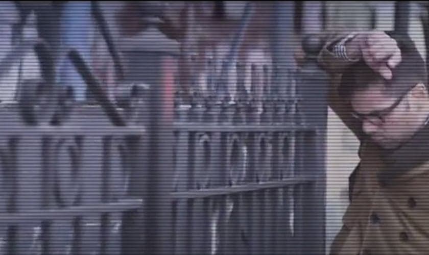 Paulo C Baruk no Clipe 'Do Avesso'