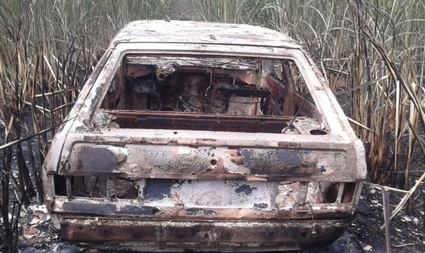 Carro que foi roubado e queimado no interior de São Paulo. (Divulgação/ J. Serafim)