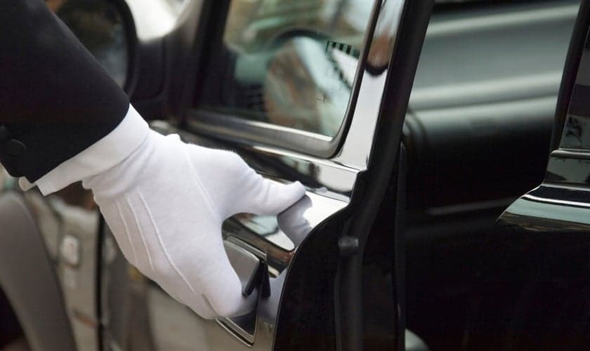 O Chofer de Cap permite que em qualquer local, um motorista particular seja solicitado dirigir o seu próprio carro.