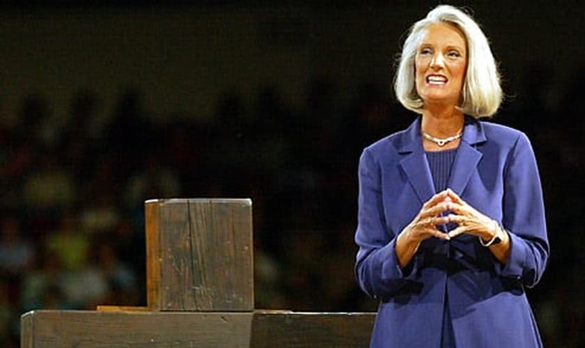Anne Graham Lotz é filha do grande evangelista Billly Graham e tem seguido o ministério do pai, pregando em igrejas e também como escritora, com 11 livros publicados.
