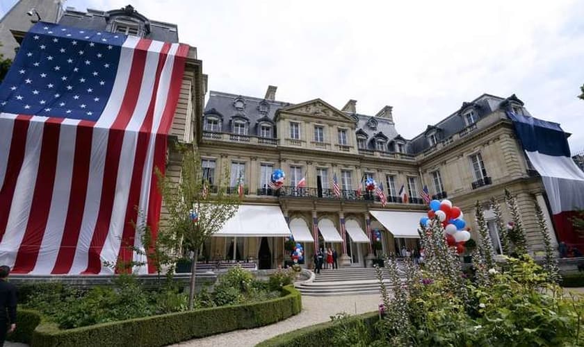 Residência do embaixador dos EUA na França recebeu decoração especial para o Dia da Independência em 2014