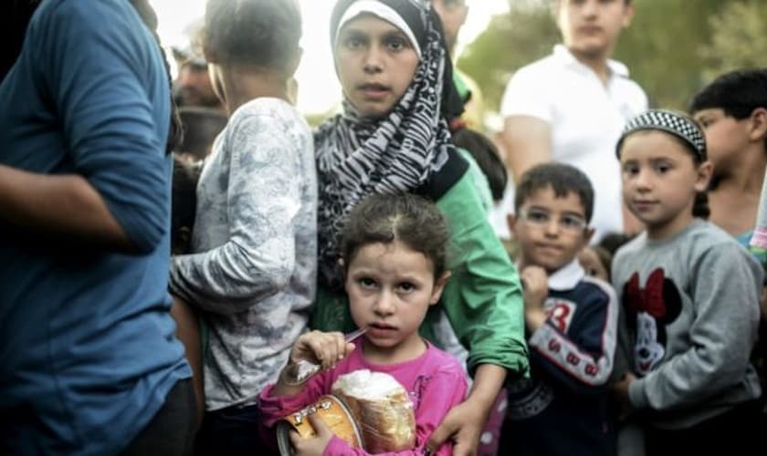 Mulheres refugiadas da Síria e do Iraque tem sido submetidas a abusos sexuais dentro dos campos. (Foto: AFP)