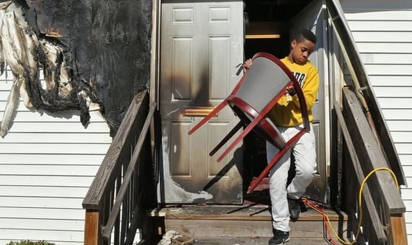Igrejas localizadas em bairros de comunidades negras foram incendiadas em St. Louis, no estado norte-americano do Missouri. (Foto: STL Today)