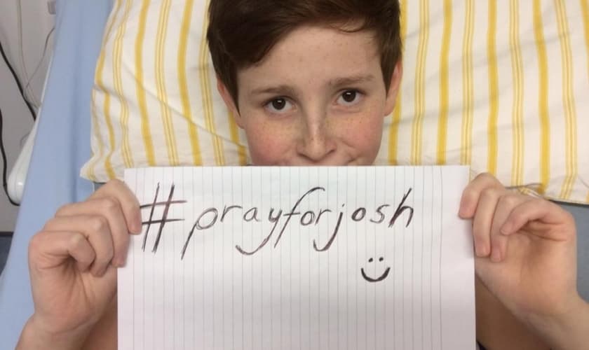 Seus pais, que são pastores na Igreja Bangor Elim, na Irlanda do Norte, criaram uma campanha no Facebook com a hashtag '#prayforjosh (Ore Pelo Josh, em tradução literal). (Foto: Facebook)