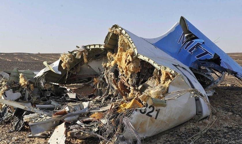 O avião caiu na península do Sinai 23 minutos após a decolagem. Não houve sobreviventes. (Foto: EPA)