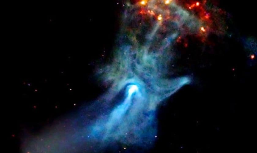Acredita-se que a "mão" seja parte dos restos mortais de uma estrela que explodiu no momento final de sua vida, ejetando uma enorme nuvem de seu material. (Foto: NY Daily Mail)