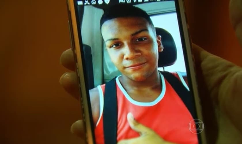 Wesley era entregador de bebidas, cursava o ensino médio e não tinha envolvimento com criminosos. (Foto: Reprodução/ TV Globo)