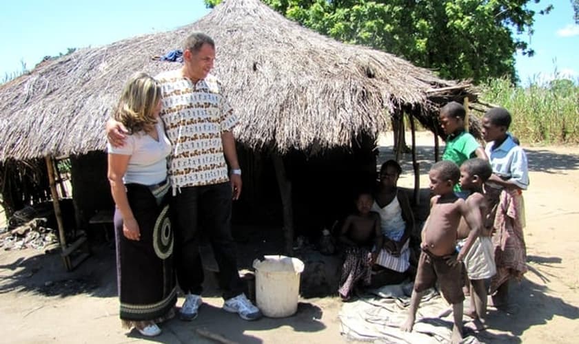 Casal de missionários brasileiros, do Mato Grosso do Sul, semeiam a Palavra de Deus em Moçambique. (Foto: Igreja Evangélica Assembleia de Deus)