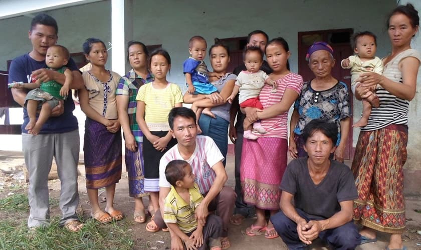 Famílias cristãs em Laos