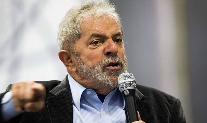 Lula foi alvo de um mandado de condução coercitiva - que representa uma nova fase da Operação Lava Jato. (Danilo Verpa / Folhapress)