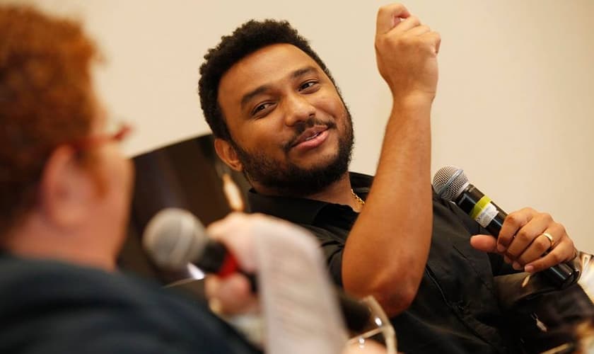 Eli Soares subiu ao palco e revelou sua emoção com o lançamento do projeto. (Foto: Alexandre Brum)