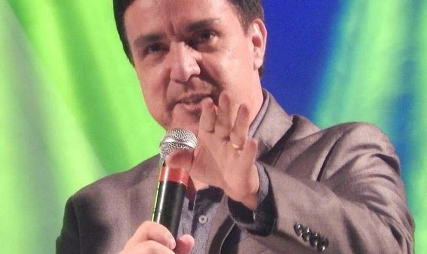 Pastor Édino Melo é autor de mais de 200 livros e já tem mais 2 milhões de cópias vendidas em todo o Brasil. (Foto: Guiame)