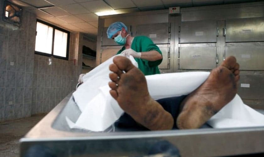 O procedimento não será capaz de dar vida nova às pessoas que faleceram, mas sim, às que vivem somente com o auxílio de aparelhos médicos. (Foto: Reprodução)