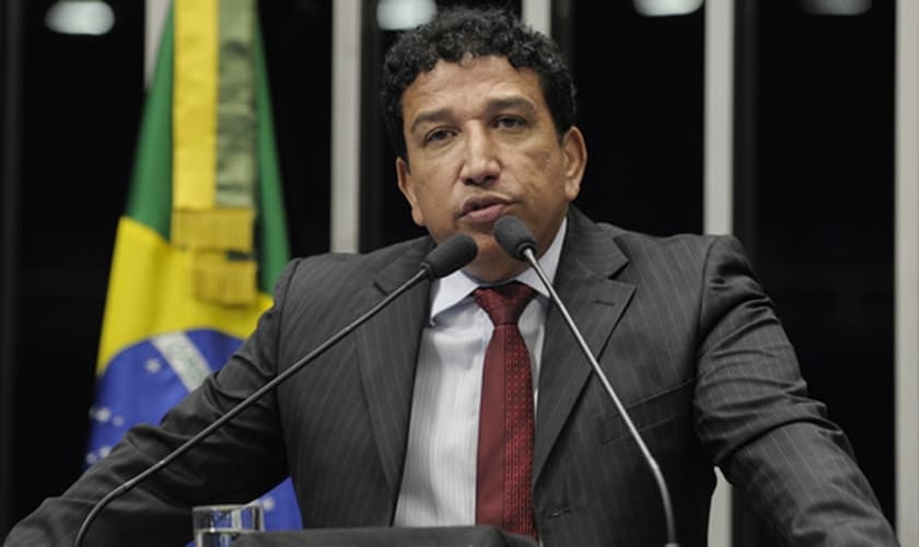 Magno Malta é senador pelo PR / ES e posicionou-se a favor do impeachment nesta quarta-feira. (Foto: MagnoMalta.com)
