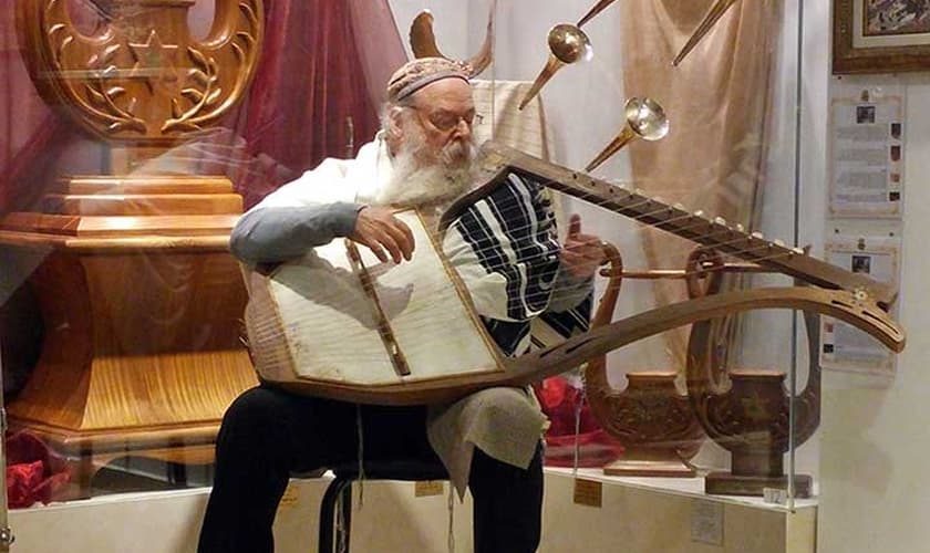 O rabino David Louis está reunindo esforços para resgatar a essência da música. (Foto: Reprodução/Instituto do Templo)