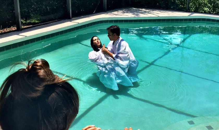 A brasileira, que mora nos EUA, se rendeu ao compromisso de viver uma nova vida em Jesus Cristo. (Foto: Reprodução/Instagram)