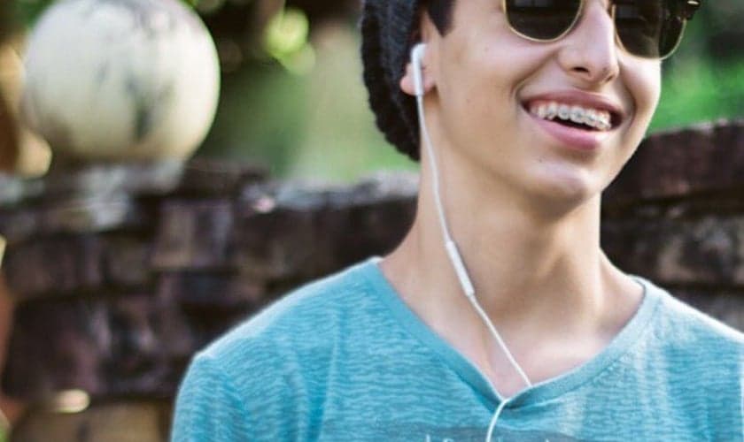 O filho da cantora gospel Eyshila está internado na UTI desde quarta-feira (1), diagnosticado com uma meningite viral. (Foto: Reprodução)