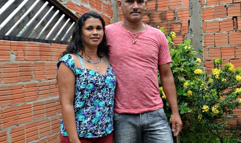 Adão da Silva e Eva Alves são casados há 22 anos no Acre, onde se conheceram na juventude. (Foto: Caio Fulgêncio/G1)