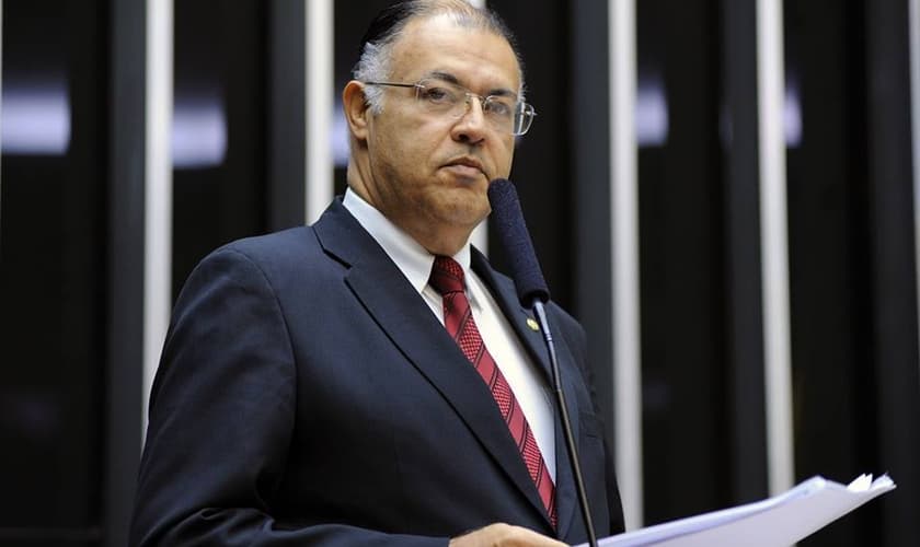 Pastor Eurico pontua que o projeto não tem a pretensão de oferecer “cura” para a homossexualidade. (Foto: Leonardo Prado/Câmara dos Deputados).
