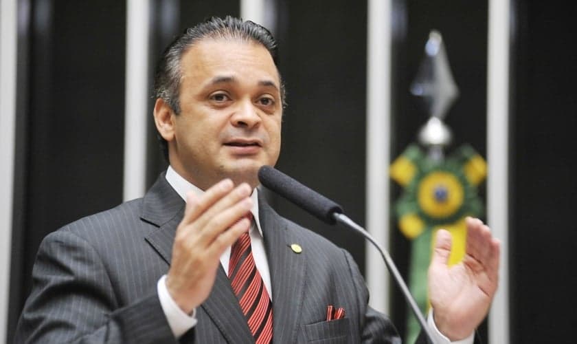 Roberto de Lucena é deputado federal pelo PV - SP e tem combatido a legalização das drogas no Brasil. (Foto: Divulgação)